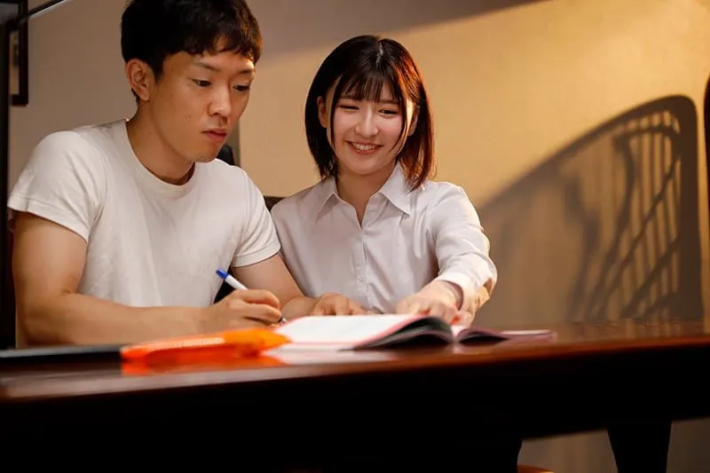 Nữ gia sư bị gài bẫy biến thành nữ nhi tình dục cho gia đình biến thái